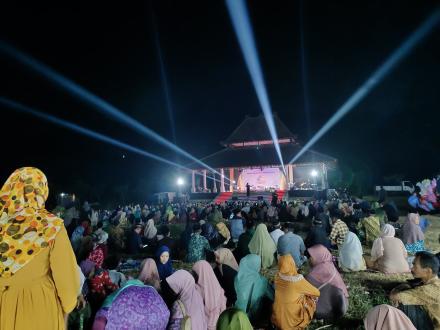 Meriahnya Acara Pemuda Bersholawat Pemuda Bersinar di Pendopo Agung Jajar